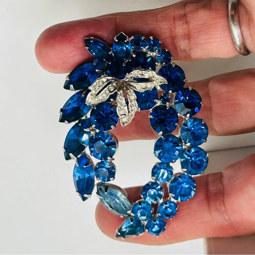 Stunning Vintage Ombre’ Blue Rhinestone Leaf Brooch